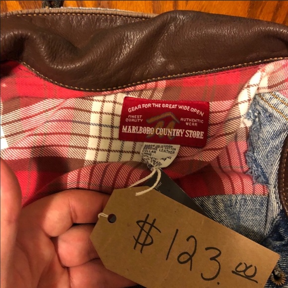 Vintage Marlboro jacket distressed women’s size M - Picture 3 of 5